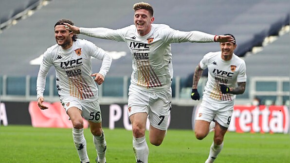 Serie A: Juventus' title hopes suffer blow after defeat to Benevento; AC Milan secure hard-fought win at Fiorentina