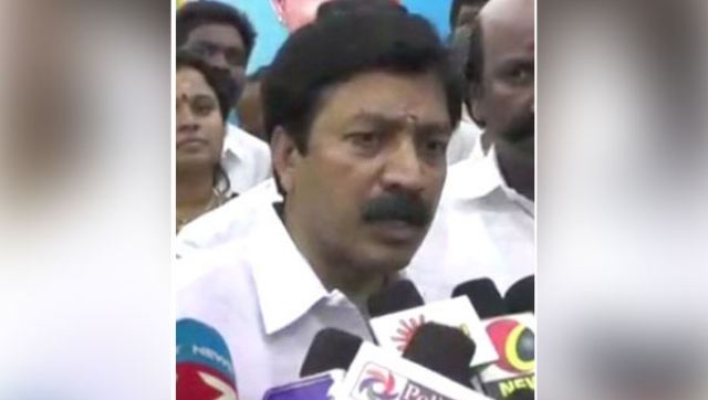 O Panneerselvam ceases to be party coordinator, says AIADMK leader CV Shanmugam; dual leadership ends O Panneerselvam ceases to be party coordinator, says AIADMK leader CV Shanmugam; dual leadership ends