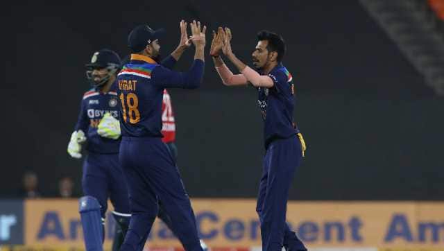 Defending 156, Yuzvendra Chahal struck early, removing Jason Roy (9) in the fourth over. Sportzpics