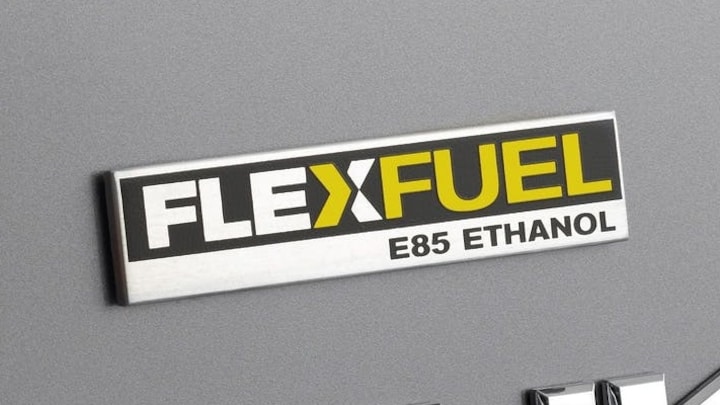 Gadkari urges automakers to produce flex-fuel vehicles and help slash vehicular pollution