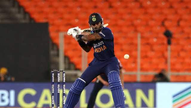 Despite a slow start to their innings, the hosts accelerated in the second-half of their innings with Hardik Pandya (17 runs off 15 balls) also playing a pivotal role towards the end of Indian innings. He was involved in a 70-run stand with Kohli before being dismissed in the final ball. India finished at 156-6. Sportzpics