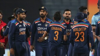 India vs England: 'Tremendous skill, lots of drama,' Twitter reacts to hosts' thrilling win in final ODI