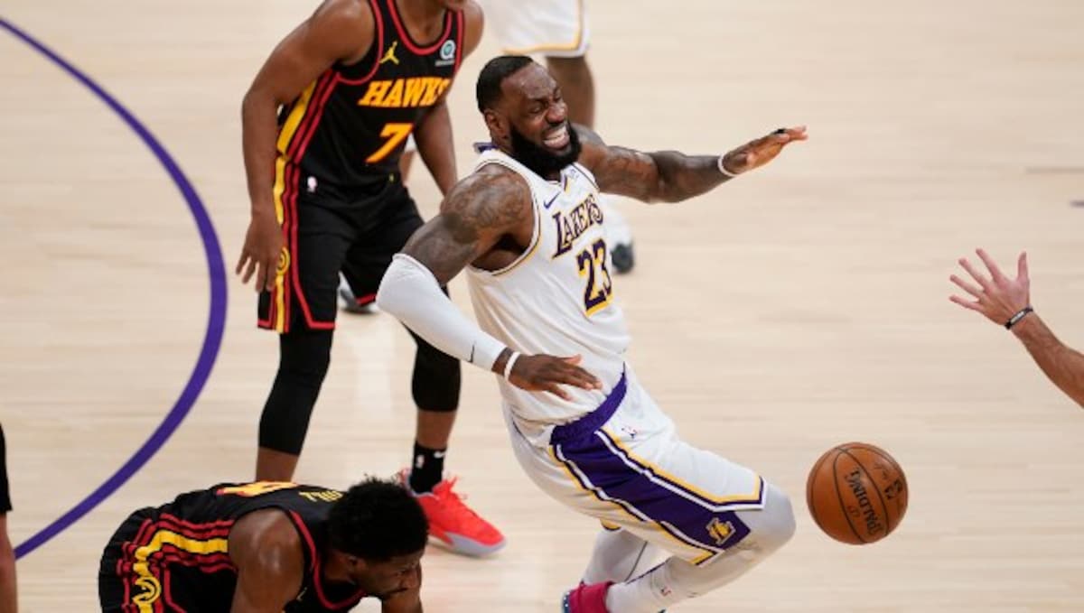 Nba Lebron James Faces Indefinite Layoff After Injuring Ankle As Lakers Lose To Hawks Bucks Register Sixth Straight Win Sports News Firstpost