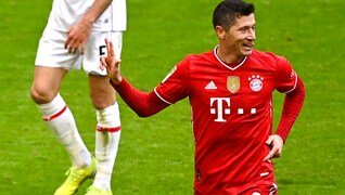 Bundesliga Robert Lewandowski Scores Hat Trick As Bayern Munich Thrash Stuttgart 4 0 Borussia Dortmund Draw At Cologne Sports News Firstpost