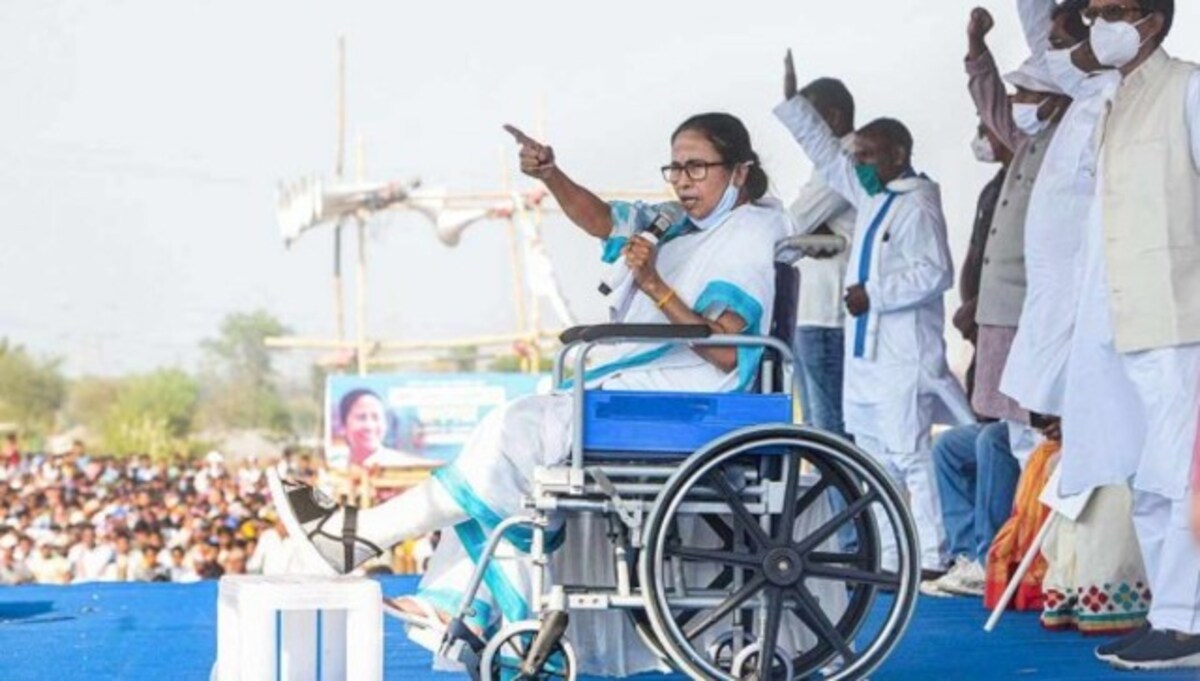 West Bengal polls: Mamata promises 'income for all' in TMC manifesto; BJP mocks CM with wheelchair rally - Politics News , Firstpost