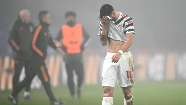 Premier League: Manchester United lose ground on leaders City with fog-bound Crystal Palace draw, Burnley hold Leicester Premier League: Manchester United lose ground on leaders City with fog-bound Crystal Palace draw, Burnley hold Leicester