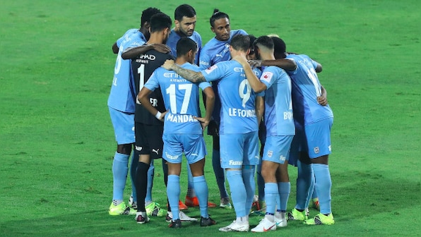 ISL 2021-22: Mumbai City FC, Kerala Blasters lock horns in virtual shootout for semi-final spot