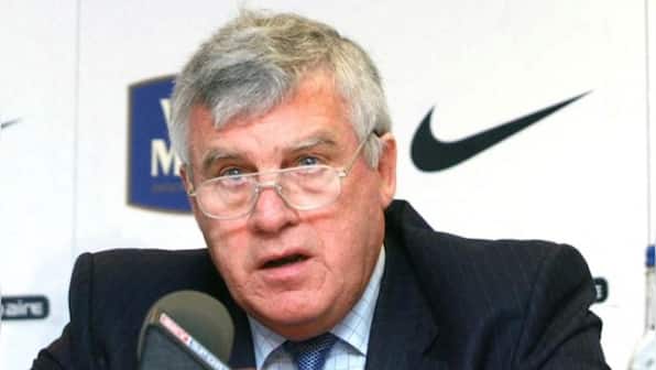 Leeds United record goalscorer Peter Lorimer passes away aged 74