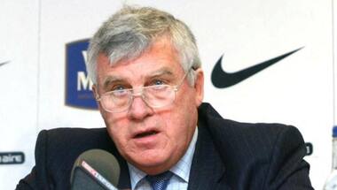 Leeds United record goalscorer Peter Lorimer passes away aged 74