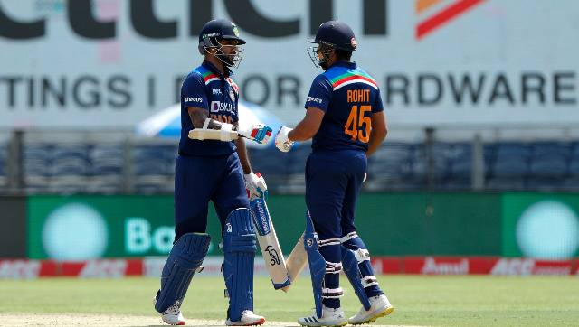 Once again, India lost the toss and were asked to bat first by England. Openers Rohit Sharma (37) and Shikhar Dhawan (67) responded pretty well with a 103-run stand for the opening wicket, before the former was dismissed. Sportzpics