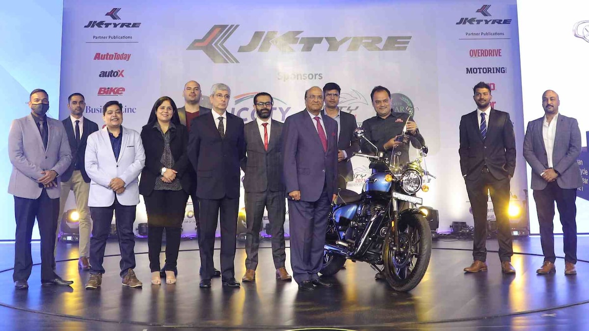 Royal Enfield Meteor 350 crowned Indian Motorcycle of the Year 2021, pips seven bikes to the title