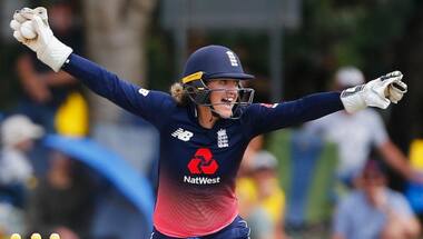 Ex-England women’s wicketkeeper Sarah Taylor named in Sussex men’s team coaching staff
