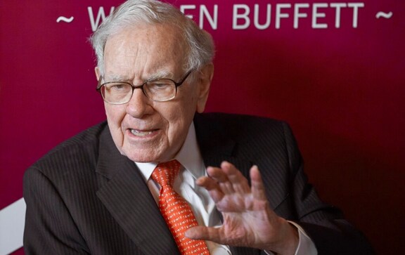 Investor Warren Buffett's fortune jumps, becomes sixth member of $100 billion club