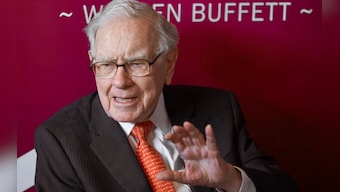 Investor Warren Buffett's fortune jumps, becomes sixth member of $100 billion club