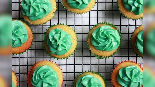 Decorate the prettiest cakes and cookies with these icing nozzles