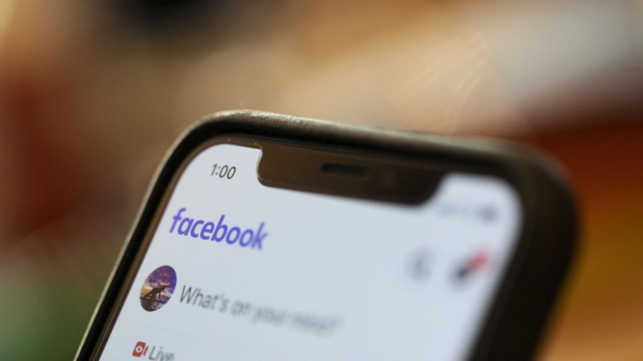 Facebook agrees to pay French newspapers for content shared by users on the platform Facebook agrees to pay French newspapers for content shared by users on the platform