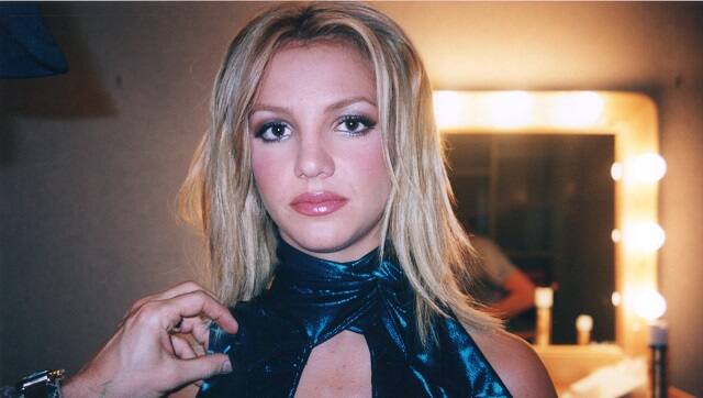 A still from Framing Britney Spears – Behind the scenes during the shoot for the “Lucky” music video in 2000. A moment captured by Britney’s assistant and friend Felicia Culotta. CR: FX