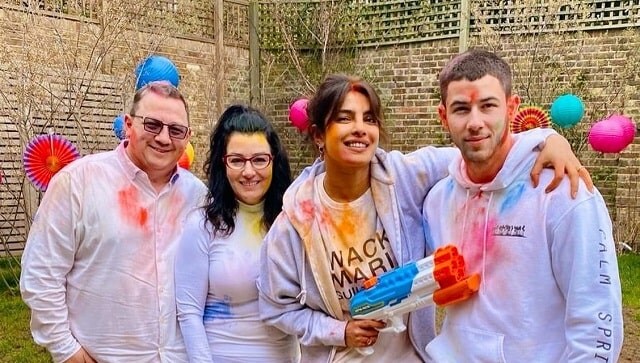 Holi 2021: Priyanka Chopra Jonas, Abhishek Bachchan, Karan Johar urge for a socially-distanced, safe celebration Holi 2021: Priyanka Chopra Jonas, Abhishek Bachchan, Karan Johar urge for a socially-distanced, safe celebration