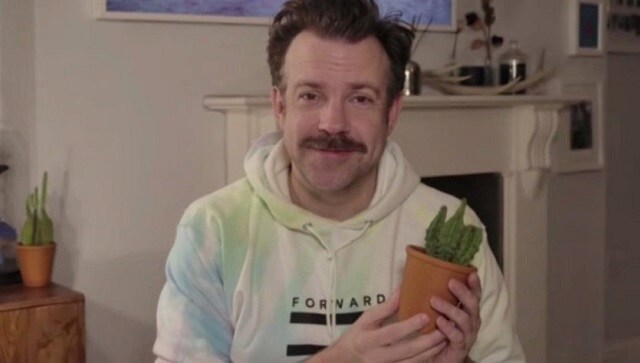 Jasone Sudeikis wearing a tie-die hoodie while accepting the award for Best Performance by an Actor in a Television Series, Musical or Comedy | Credit - NBC