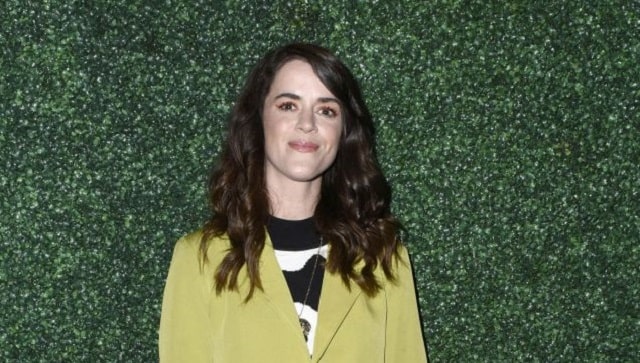 Mary Holland, Shelley Hennig join Kristen Bell in Netflix's The Woman in the House Mary Holland, Shelley Hennig join Kristen Bell in Netflix's The Woman in the House