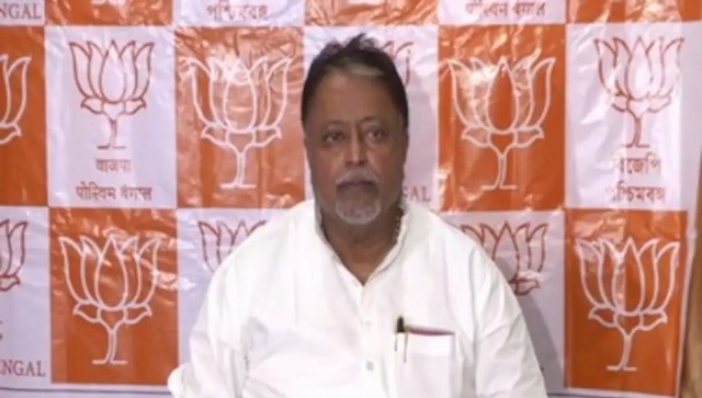 Suvendu Adhikari submits petition to West Bengal Speaker seeking Mukul Roy’s disqualification as MLA Suvendu Adhikari submits petition to West Bengal Speaker seeking Mukul Roy’s disqualification as MLA
