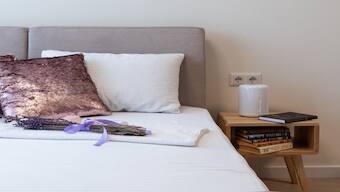 Electric heating bags with easy portability