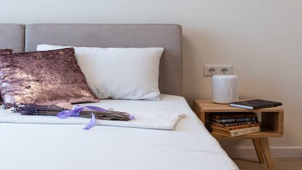 Electric heating bags with easy portability