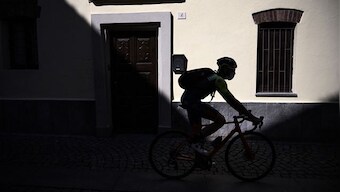 67-year-old from Maharashtra cycles Kashmir-Kanyakumari in record time in 'race against age'