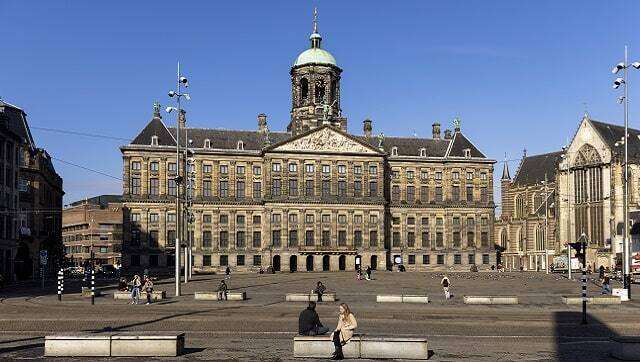 The nearly-empty square, usually bustling with tourists, outside the Royal Palace in Amsterdam in March 2021. (Ilvy Njiokiktjien/The New York Times)