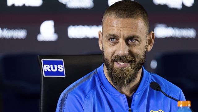 Italy assistant coach Daniele De Rossi hospitalised after testing positive for coronavirus Italy assistant coach Daniele De Rossi hospitalised after testing positive for coronavirus