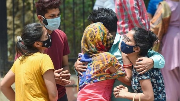 As COVID-19 toll rises exponentially, 20-hour queues for last rites of bodies at Delhi crematoriums