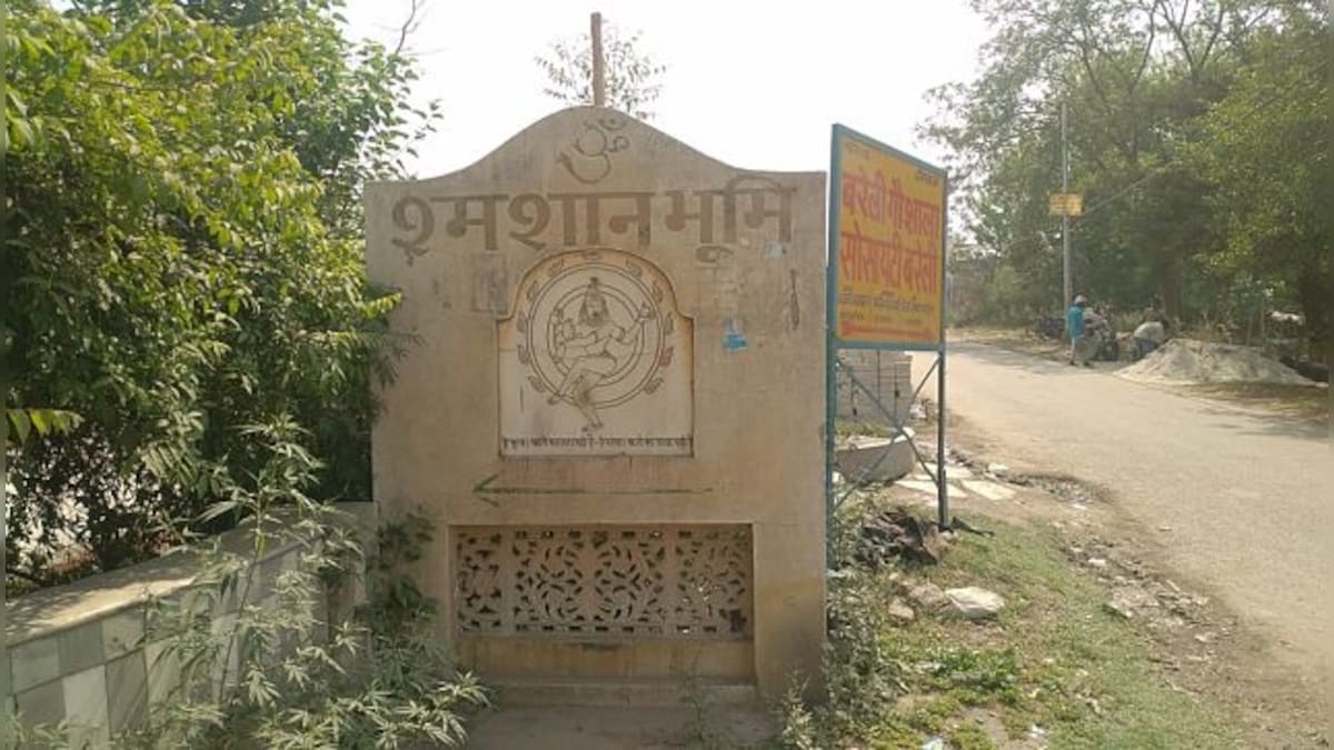 COVID-19 deaths in Bareilly: Cemeteries, crematoria report daily stream of bodies, but district officials say only 185 died in 2021