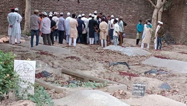 A graveyard in Bareilly. Firstpost/Mohammad Sartaj Alam