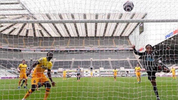 Premier League: Joe Willock’s late equaliser helps Newcastle hold Tottenham to 2-2 draw; Southampton beat Burnley