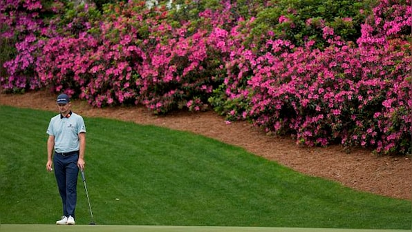 Masters 2021: Justin Rose stumbles in nightmare start but shares lead with Marc Leishman