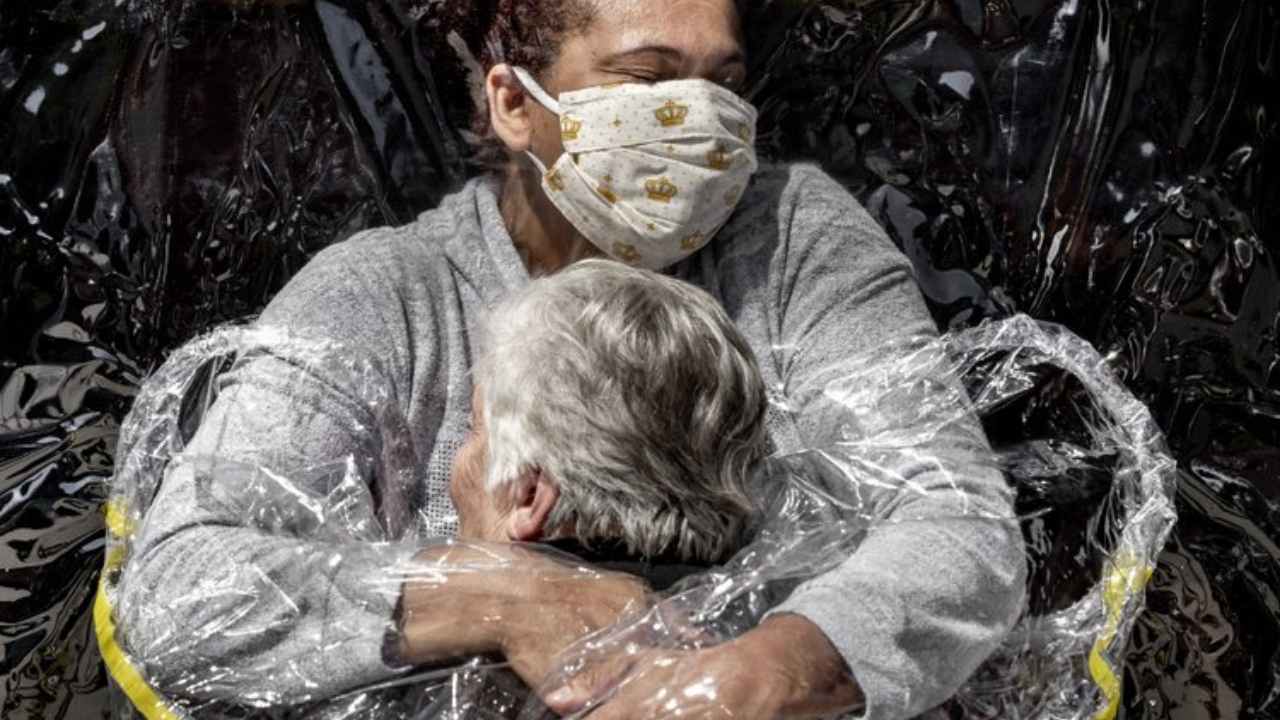 Nurse embracing patient in Brazil wearing 'hug curtain' wins World Press Photo of the Year Nurse embracing patient in Brazil wearing 'hug curtain' wins World Press Photo of the Year