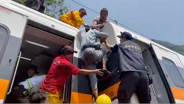 Major rail crash in Taiwan kills at least 48 people; more than 100 injured Major rail crash in Taiwan kills at least 48 people; more than 100 injured