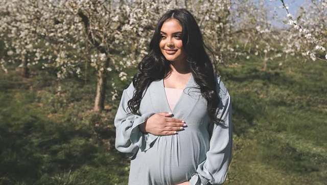 Afshan Azad, Padma Patil from Harry Potter, announces pregnancy, shares pictures from maternity shoot Afshan Azad, Padma Patil from Harry Potter, announces pregnancy, shares pictures from maternity shoot
