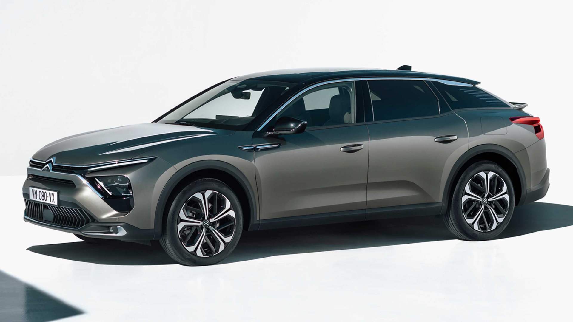 Citroen C5 X revealed as Citroen’s new flagship model, gets plug-in hybrid powertrain Citroen C5 X revealed as Citroen’s new flagship model, gets plug-in hybrid powertrain