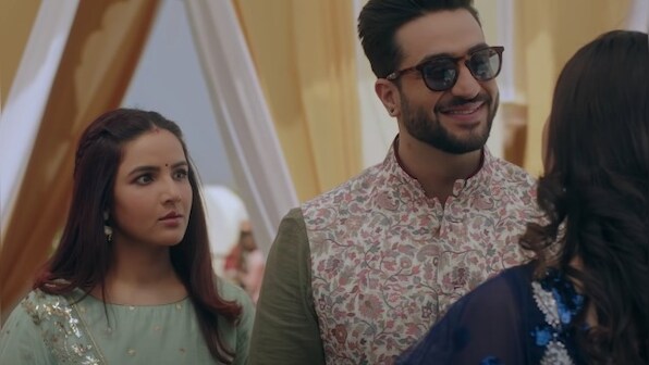 Jasmin Bhasin, Aly Goni play an unhappy couple in music video of 'Tu Bhi Sataya Jayega’