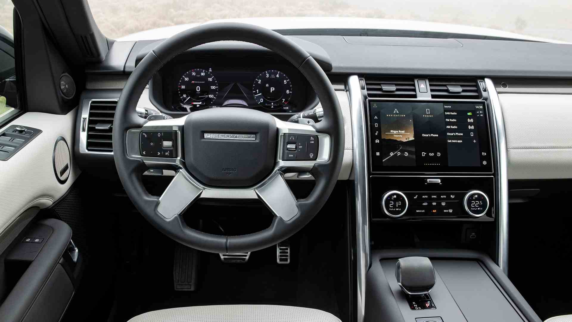 11.4-inch Pivi Pro infotainment system is new for the 2021 Land Rover Discovery. Image: Land Rover