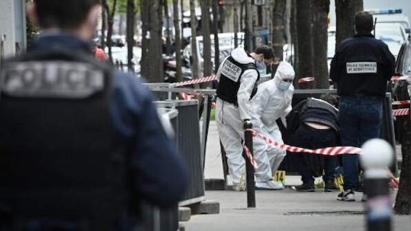 Shooting outside Paris hospital leaves one dead, another injured; police hunt for gunman