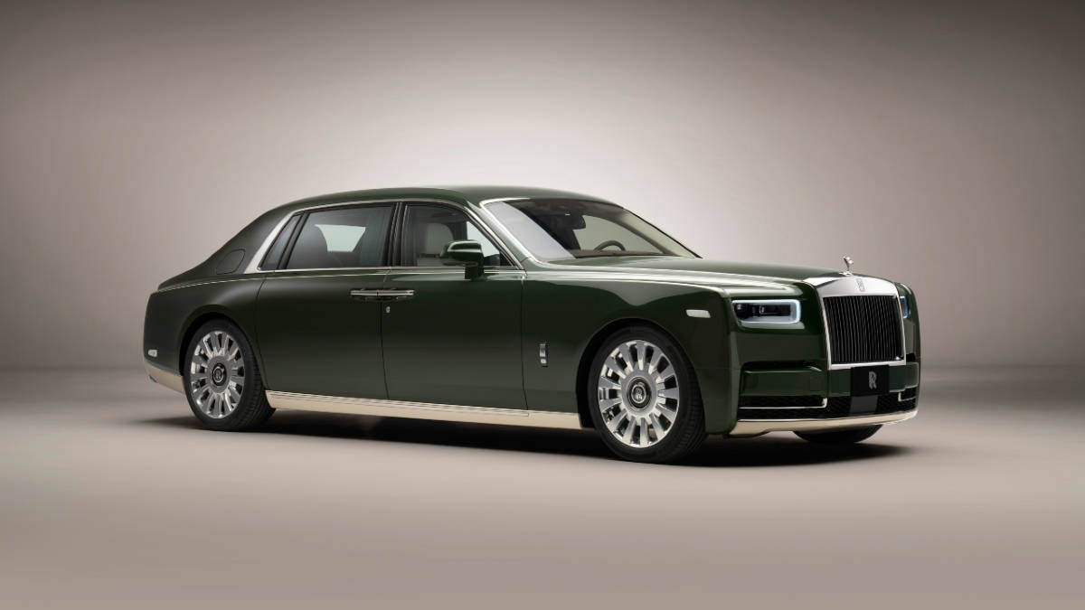 Rolls-Royce created a unique 'Oribe Green' shade for the two-tone green and cream-white colour scheme. Image: Rolls-Royce