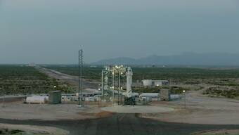 Blue Origins pulls employees out of test rocket at the last minute, uses dummy