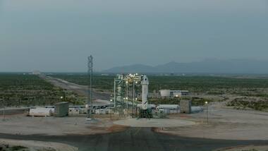 Blue Origins pulls employees out of test rocket at the last minute, uses dummy