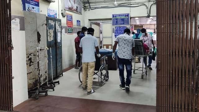 COVID-19 patients being rushed inside the Emergency room of Calcutta Medical College and Hospital. Firstpost/ Alisha Rahaman Sarkar