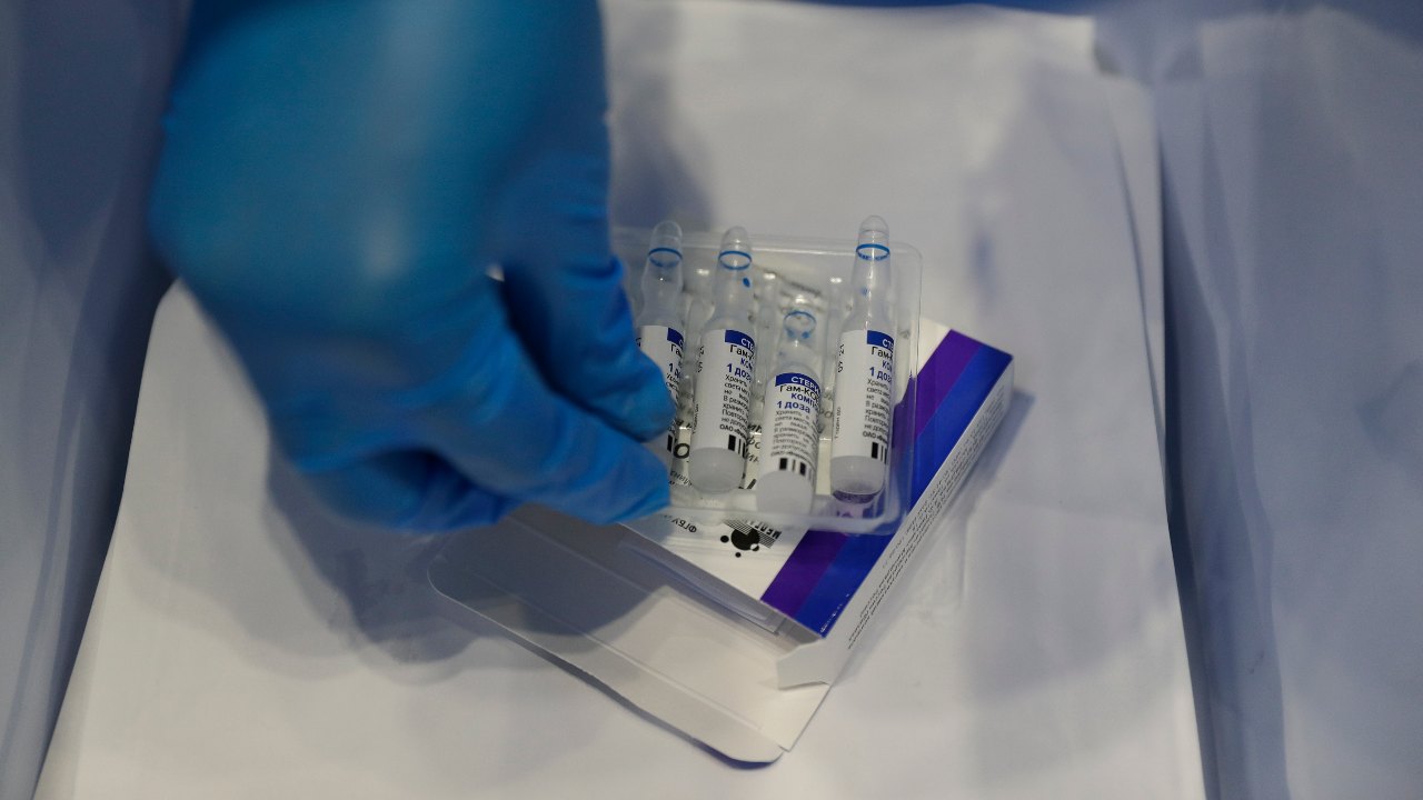 Serum Institute gets DCGI approval to manufacture Russia's Sputnik V COVID-19 vaccine Serum Institute gets DCGI approval to manufacture Russia's Sputnik V COVID-19 vaccine