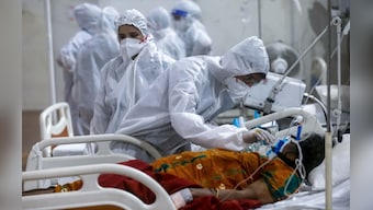Delhi government gives Rs 1 crore each to families of two frontline workers who died of COVID-19