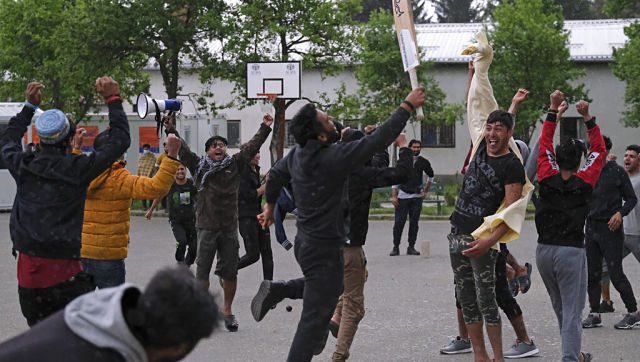 Donation of cricket gear brings joy to South Asian migrants stuck in Bosnia Donation of cricket gear brings joy to South Asian migrants stuck in Bosnia