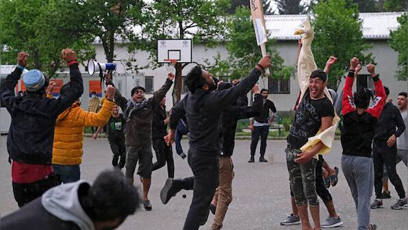 Donation of cricket gear brings joy to South Asian migrants stuck in Bosnia